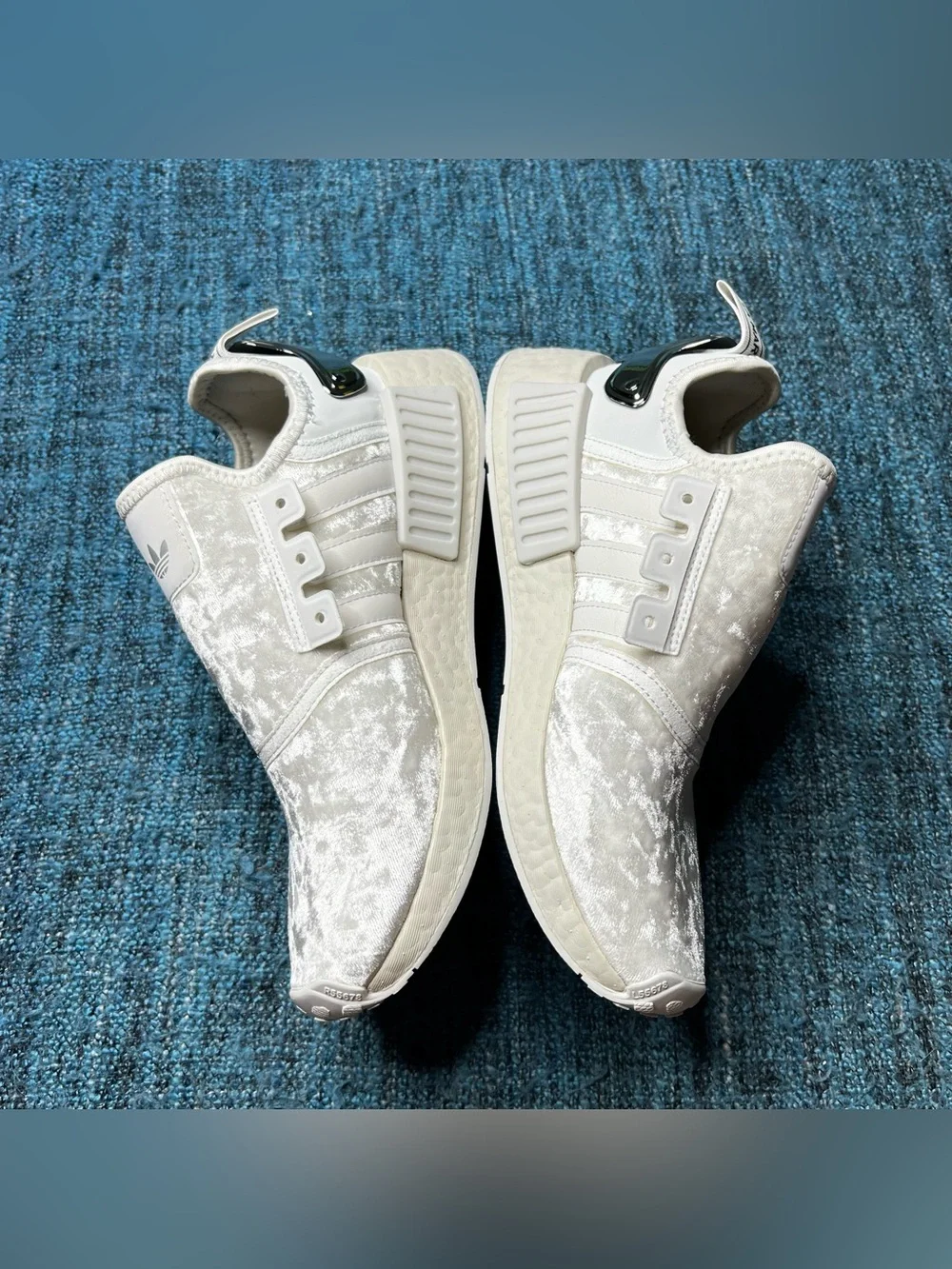 Adidas NMD R1 Velour Sneakers in White Silver Women's Size 8 GW5681 Athletic
